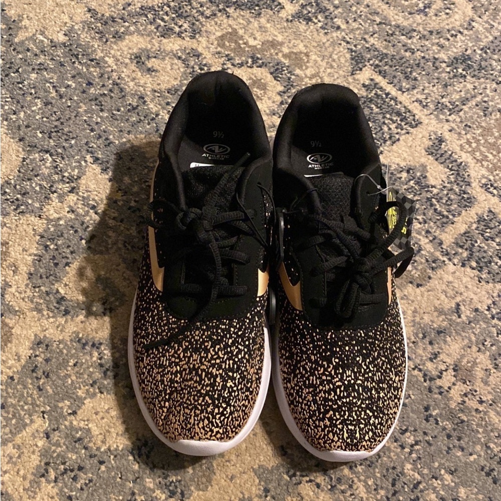 BNWT Sneakers - Picture 8 of 9